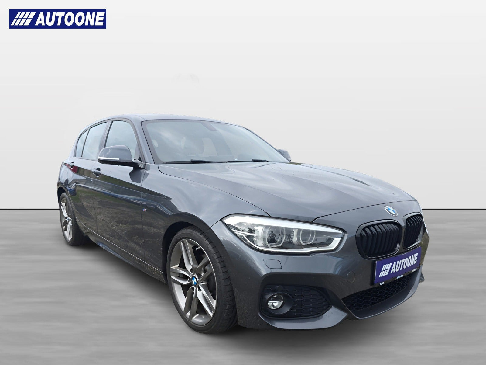 Grå BMW 118d fra 2019