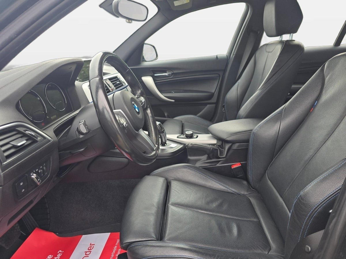 Grå BMW 118d fra 2019