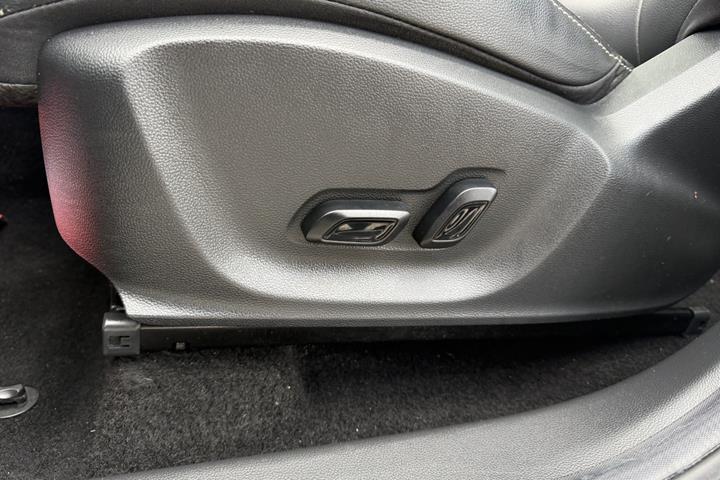 Blå MG ZS fra 2020