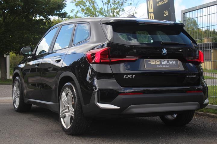 Sort BMW iX1 fra 2023