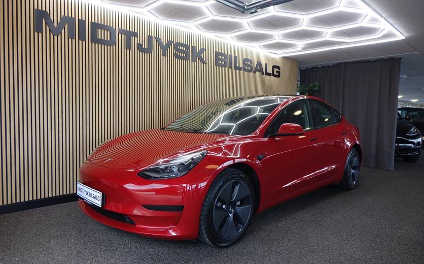 Tesla Model 3 RWD