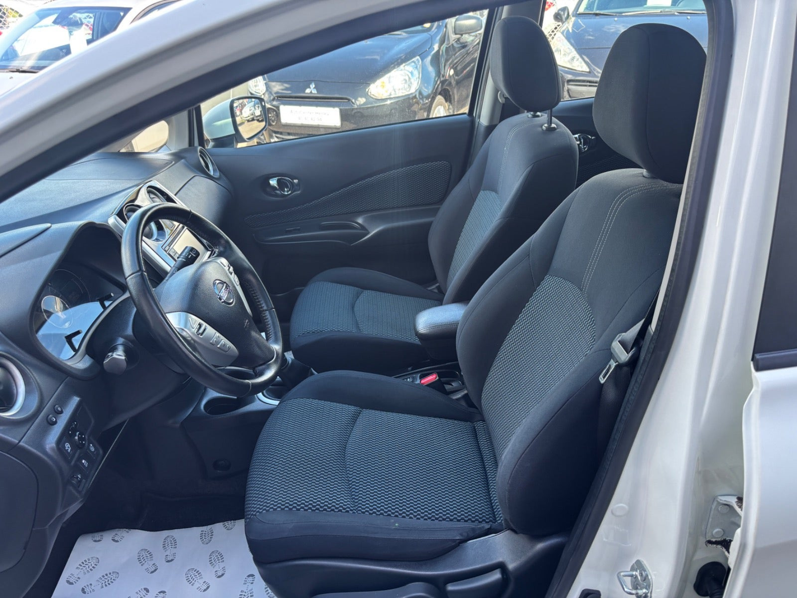 Hvid Nissan Note fra 2015