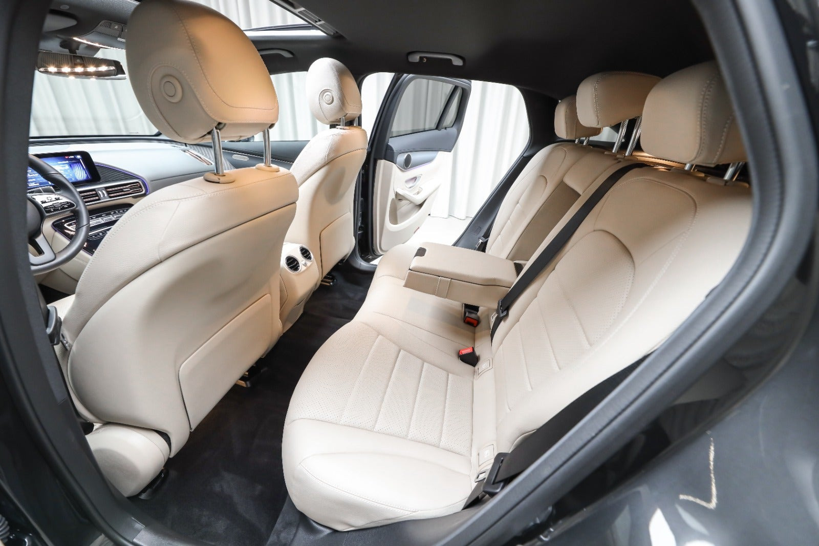 Grå Mercedes EQC400 fra 2021