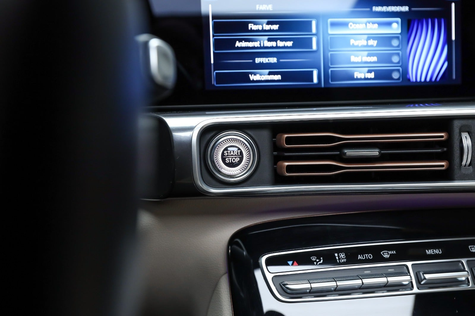 Grå Mercedes EQC400 fra 2021