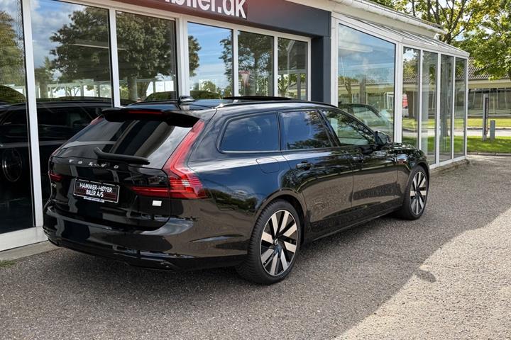Sort Volvo V90 fra 2023