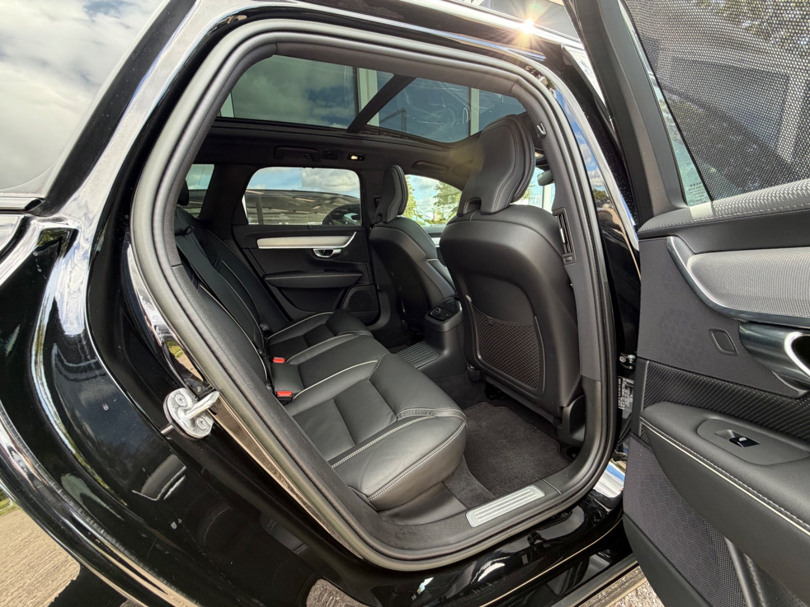 Sort Volvo V90 fra 2023