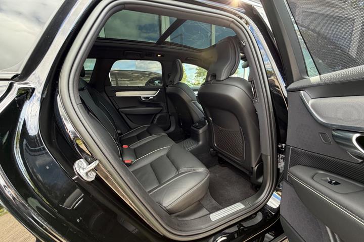 Sort Volvo V90 fra 2023