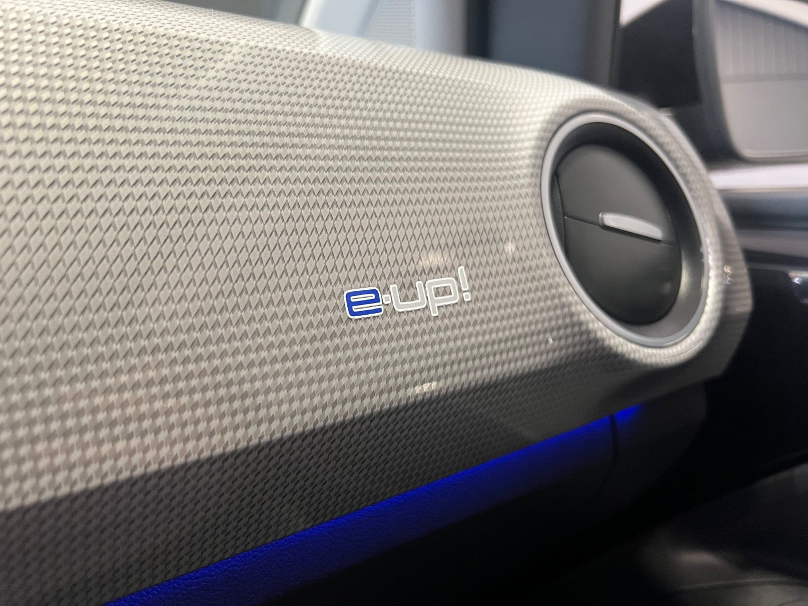 Sort VW E-UP! fra 2022