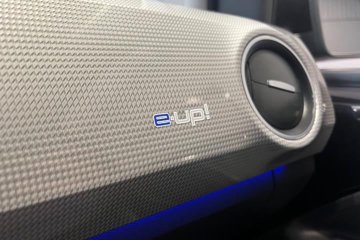 Sort VW E-UP! fra 2022