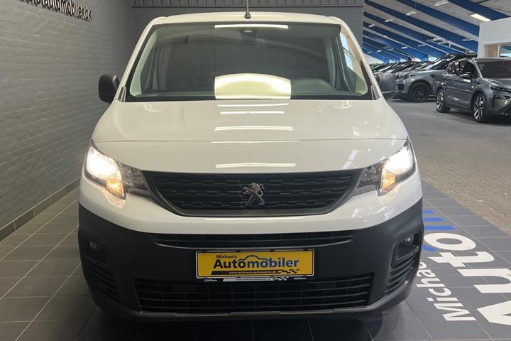Hvid Peugeot Partner fra 2021