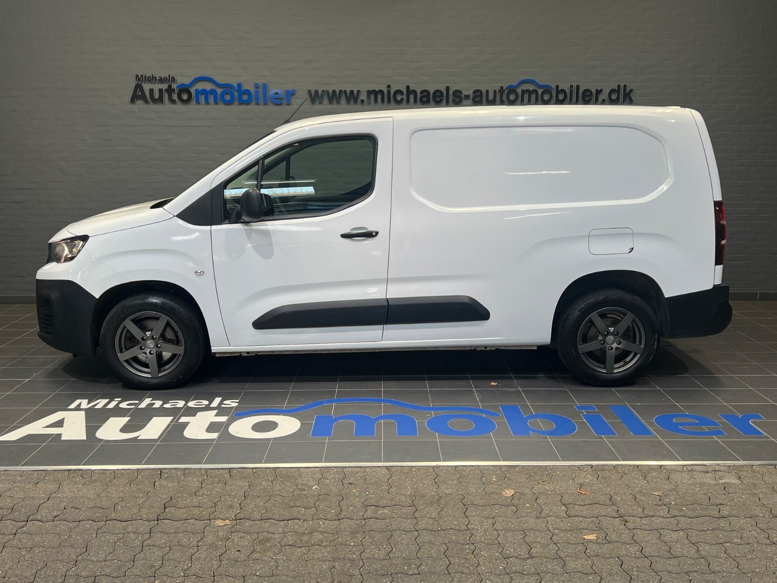 Hvid Peugeot Partner fra 2021