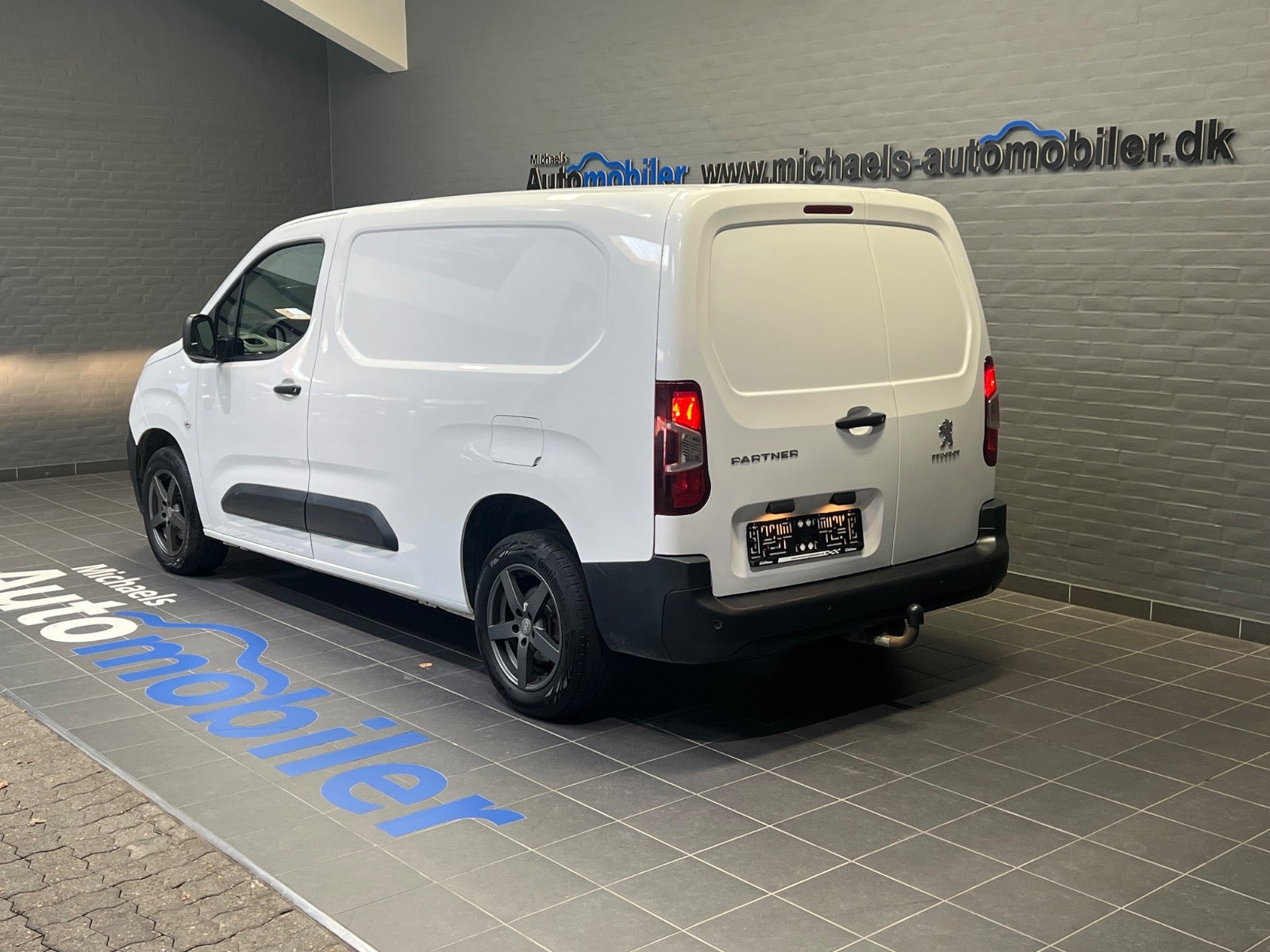 Hvid Peugeot Partner fra 2021