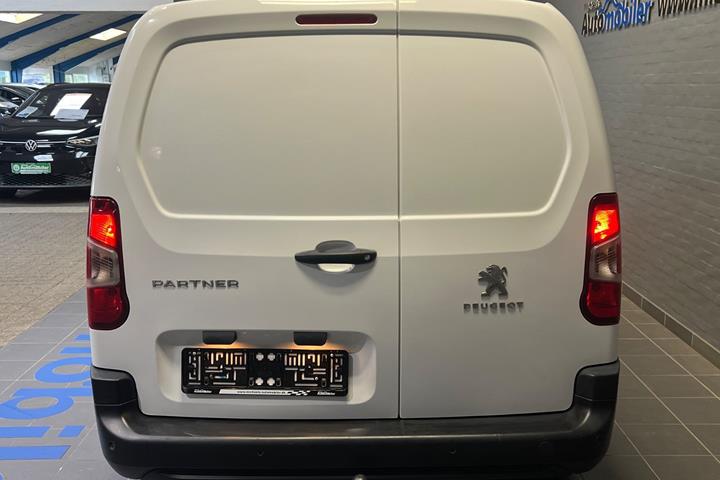 Hvid Peugeot Partner fra 2021