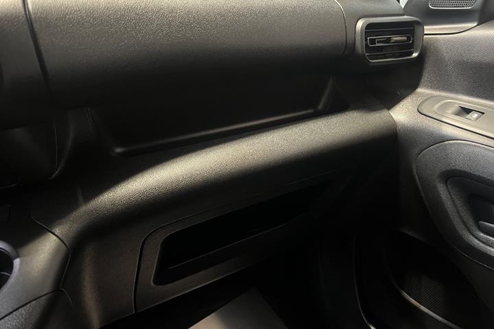 Hvid Peugeot Partner fra 2021