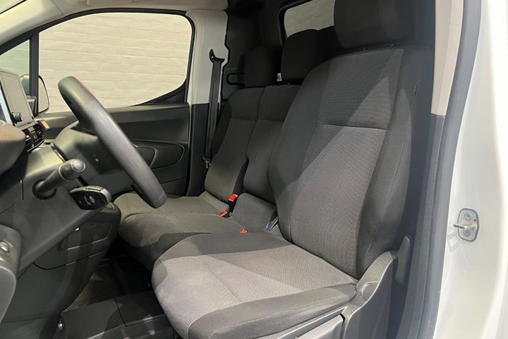 Hvid Peugeot Partner fra 2021