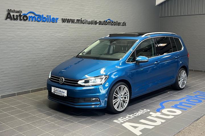 Blå VW Touran fra 2019