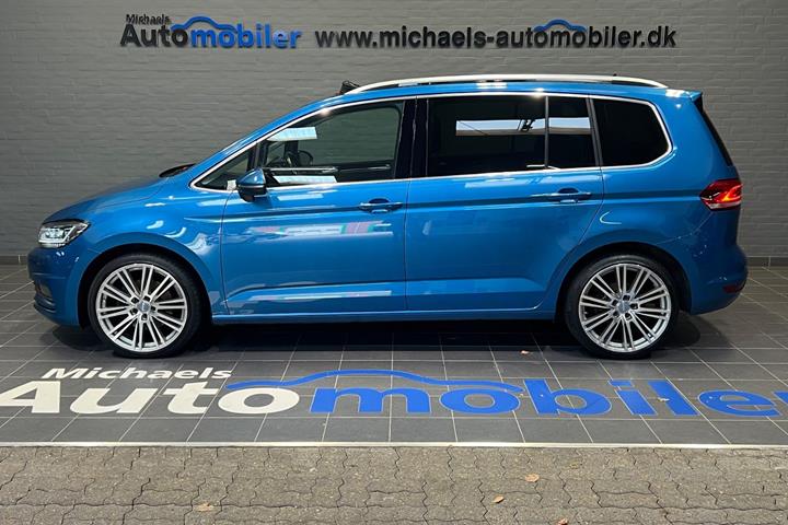 Blå VW Touran fra 2019