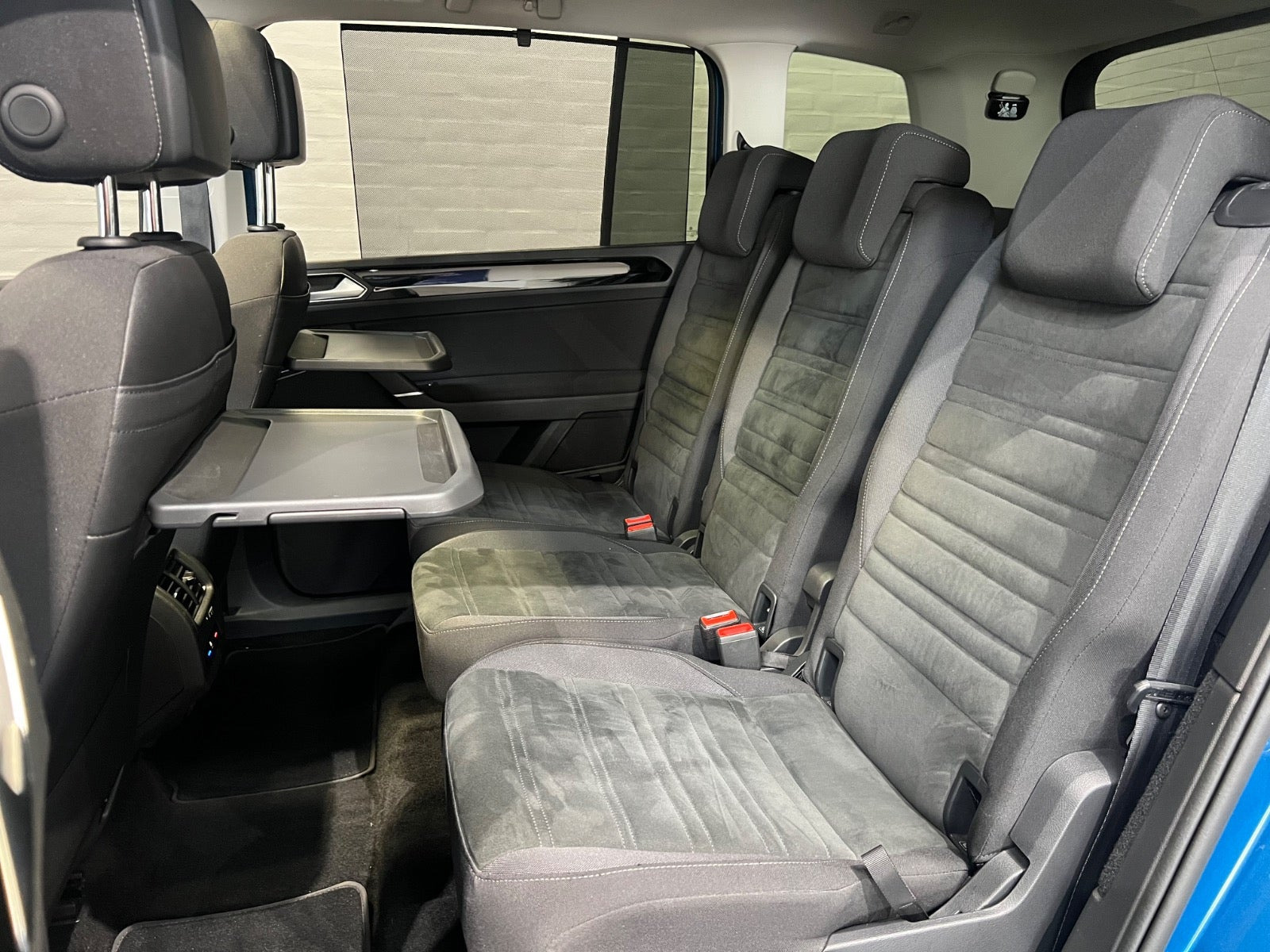 Blå VW Touran fra 2019
