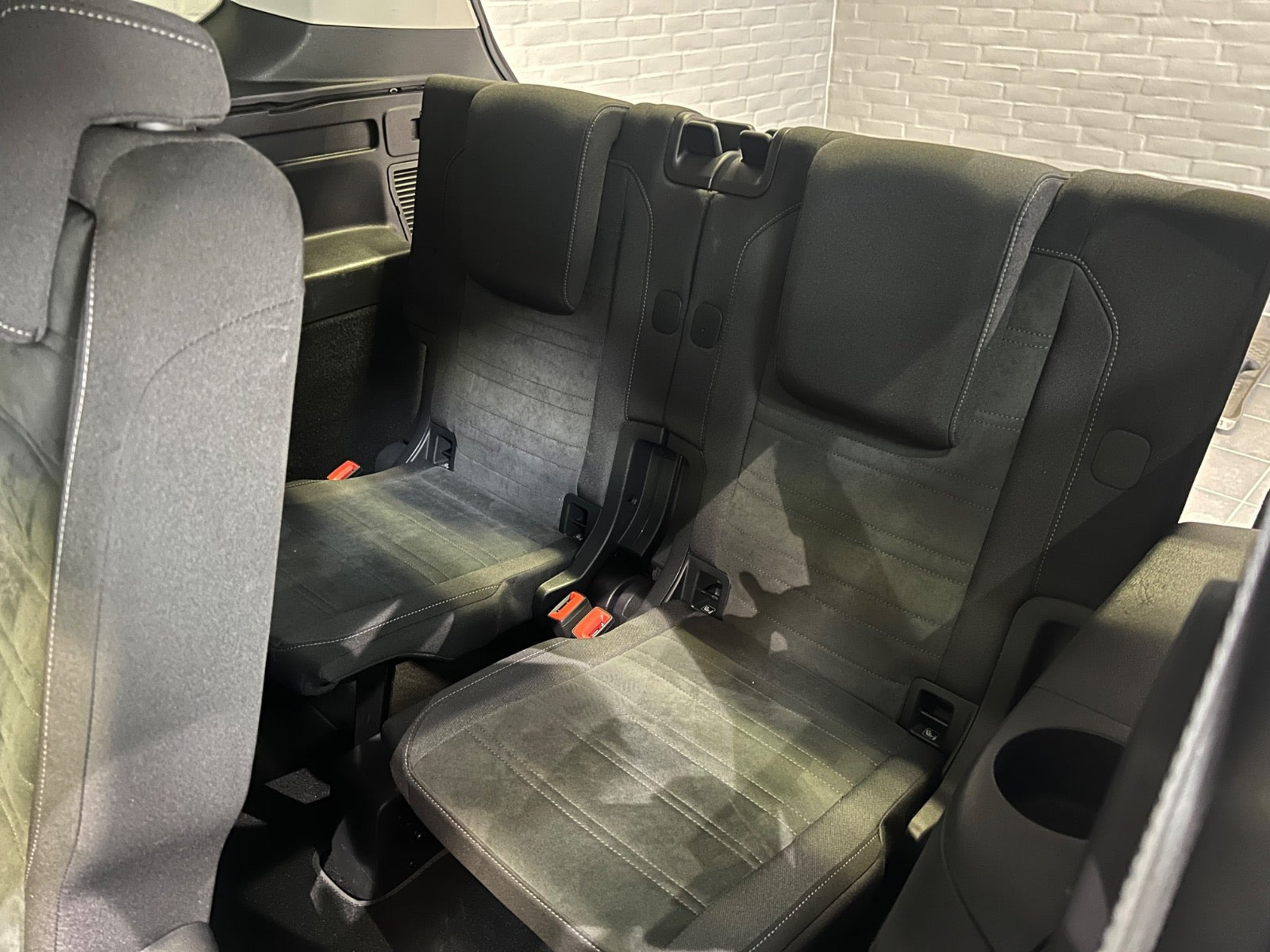 Blå VW Touran fra 2019