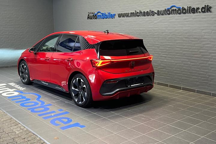 Rød Cupra Born fra 2023