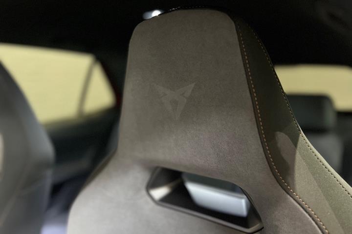 Rød Cupra Born fra 2023