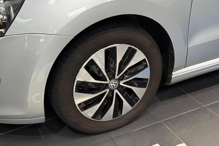 Sølv VW Polo fra 2017