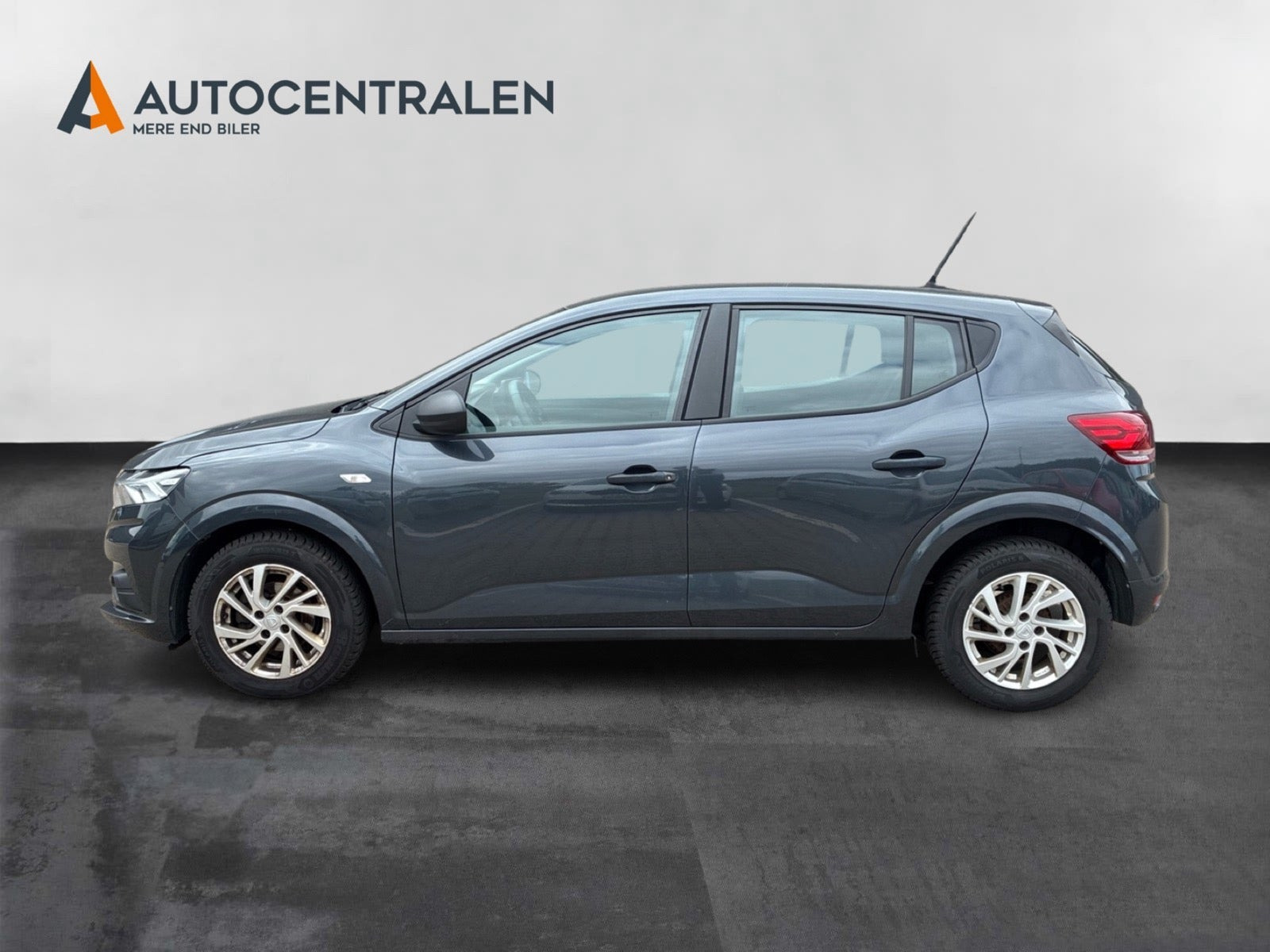 Grå Dacia Sandero fra 2021
