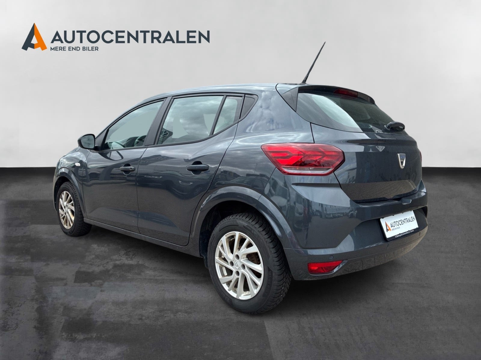 Grå Dacia Sandero fra 2021