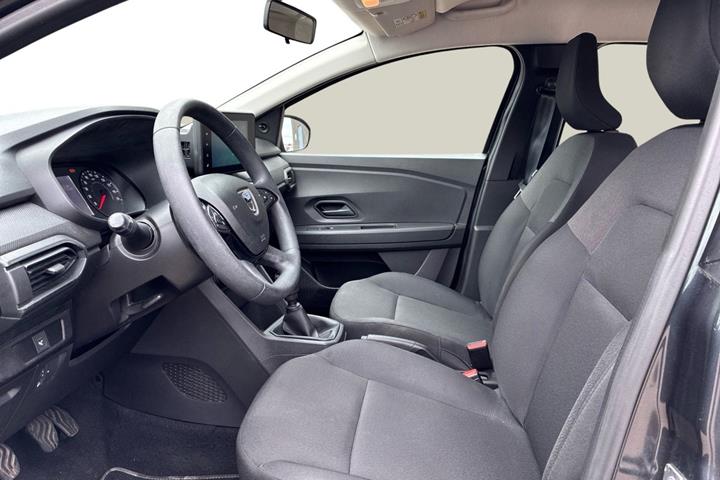 Grå Dacia Sandero fra 2021