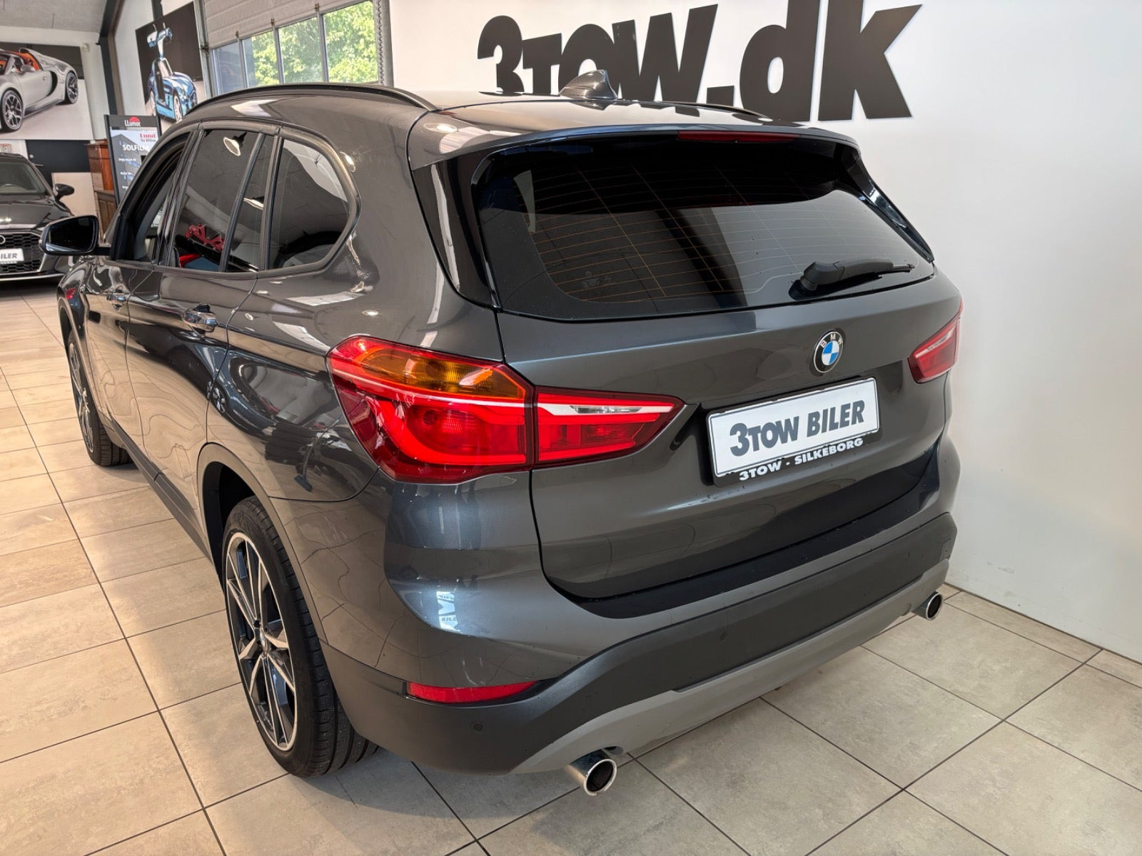 Grå BMW X1 fra 2018