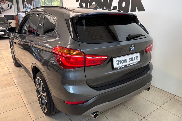 Grå BMW X1 fra 2018