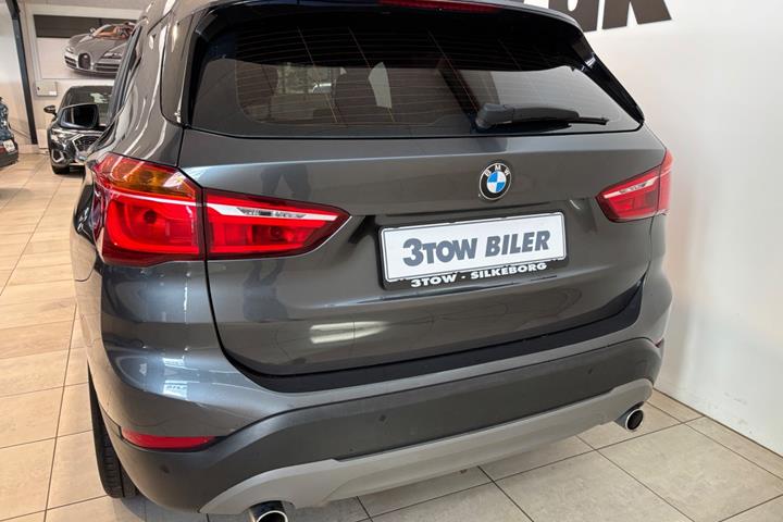 Grå BMW X1 fra 2018