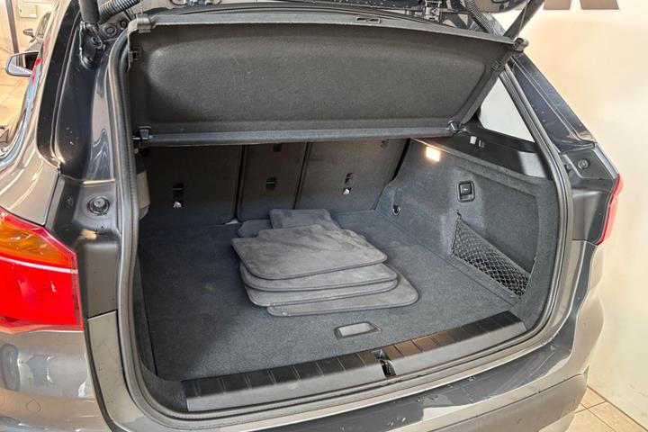 Grå BMW X1 fra 2018
