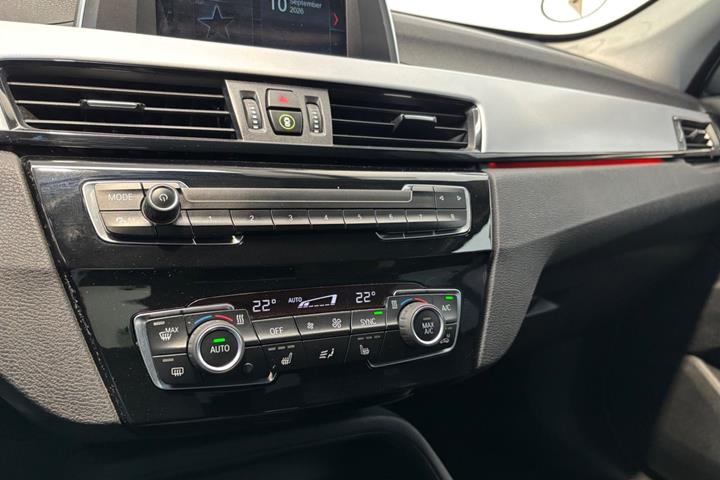 Grå BMW X1 fra 2018