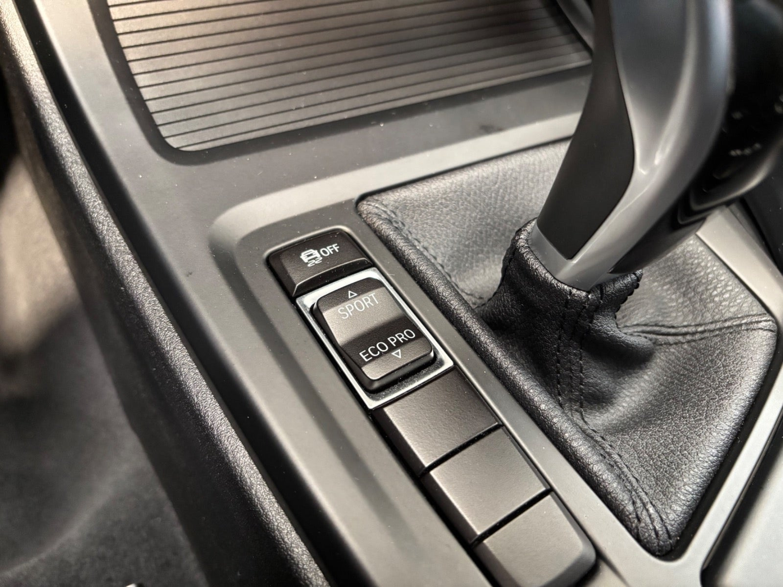 Grå BMW X1 fra 2018