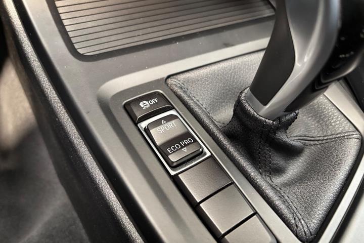 Grå BMW X1 fra 2018
