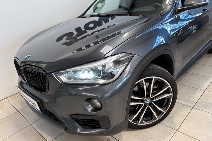Grå BMW X1 fra 2018