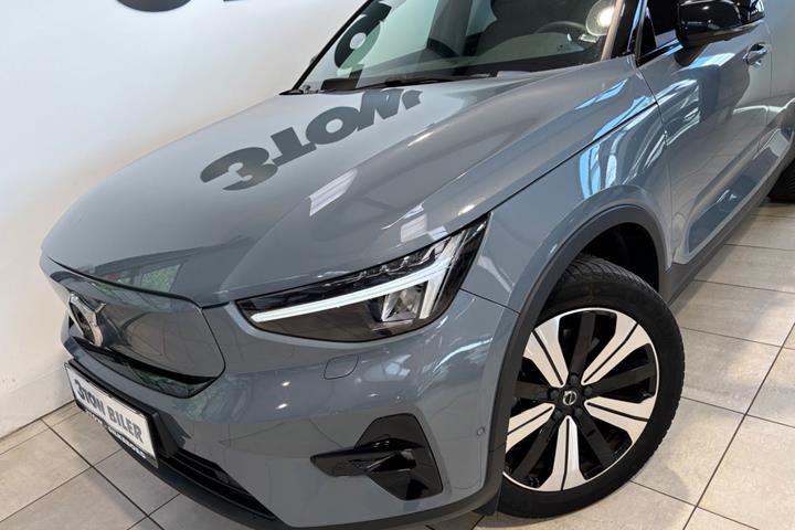 Grå Volvo XC40 fra 2023