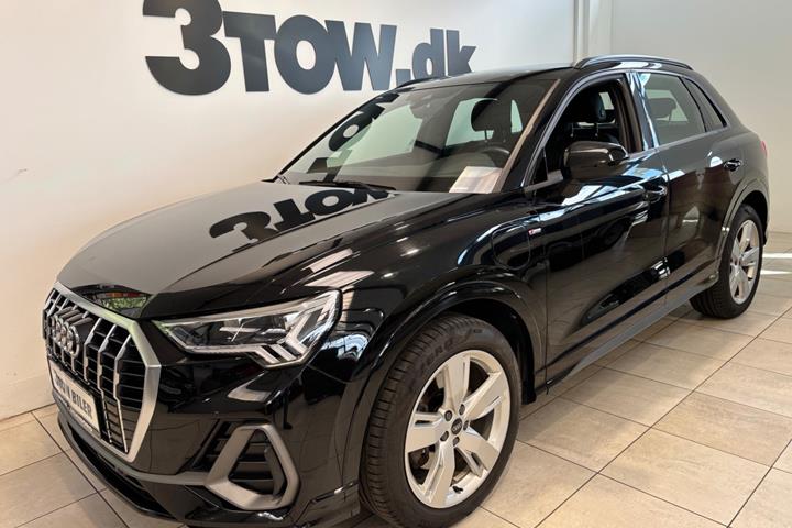Sort Audi Q3 fra 2021 set udefra