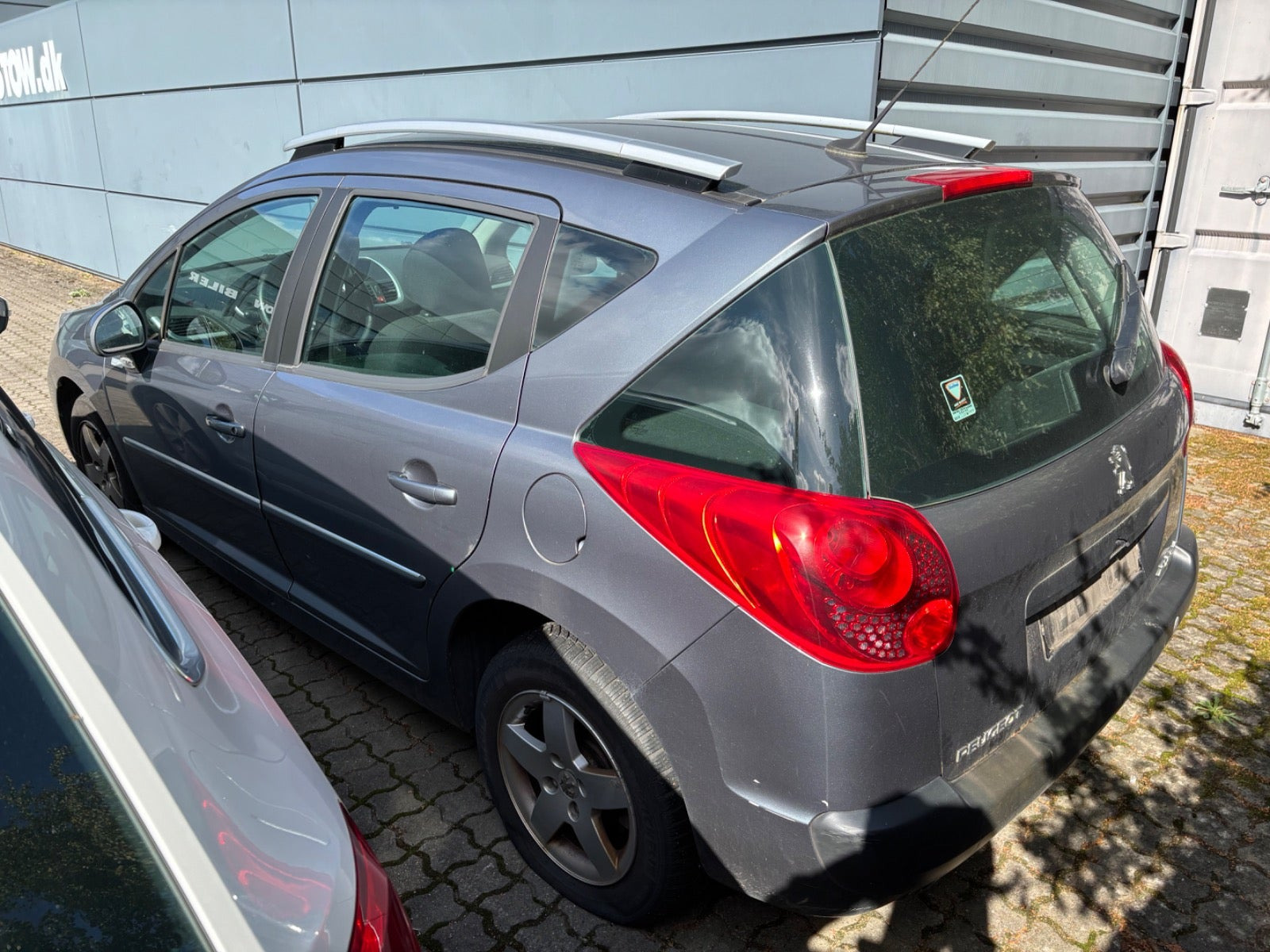 Grå Peugeot 207 fra 2010