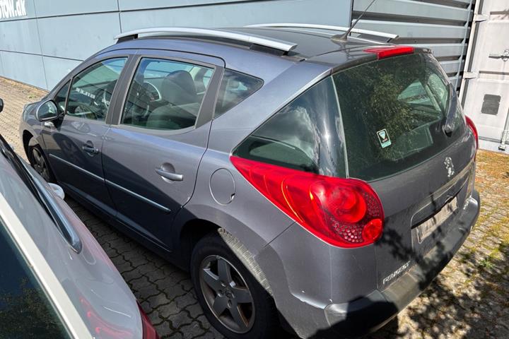 Grå Peugeot 207 fra 2010