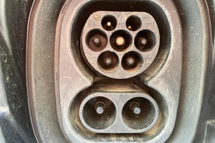 Grå Skoda Enyaq fra 2022