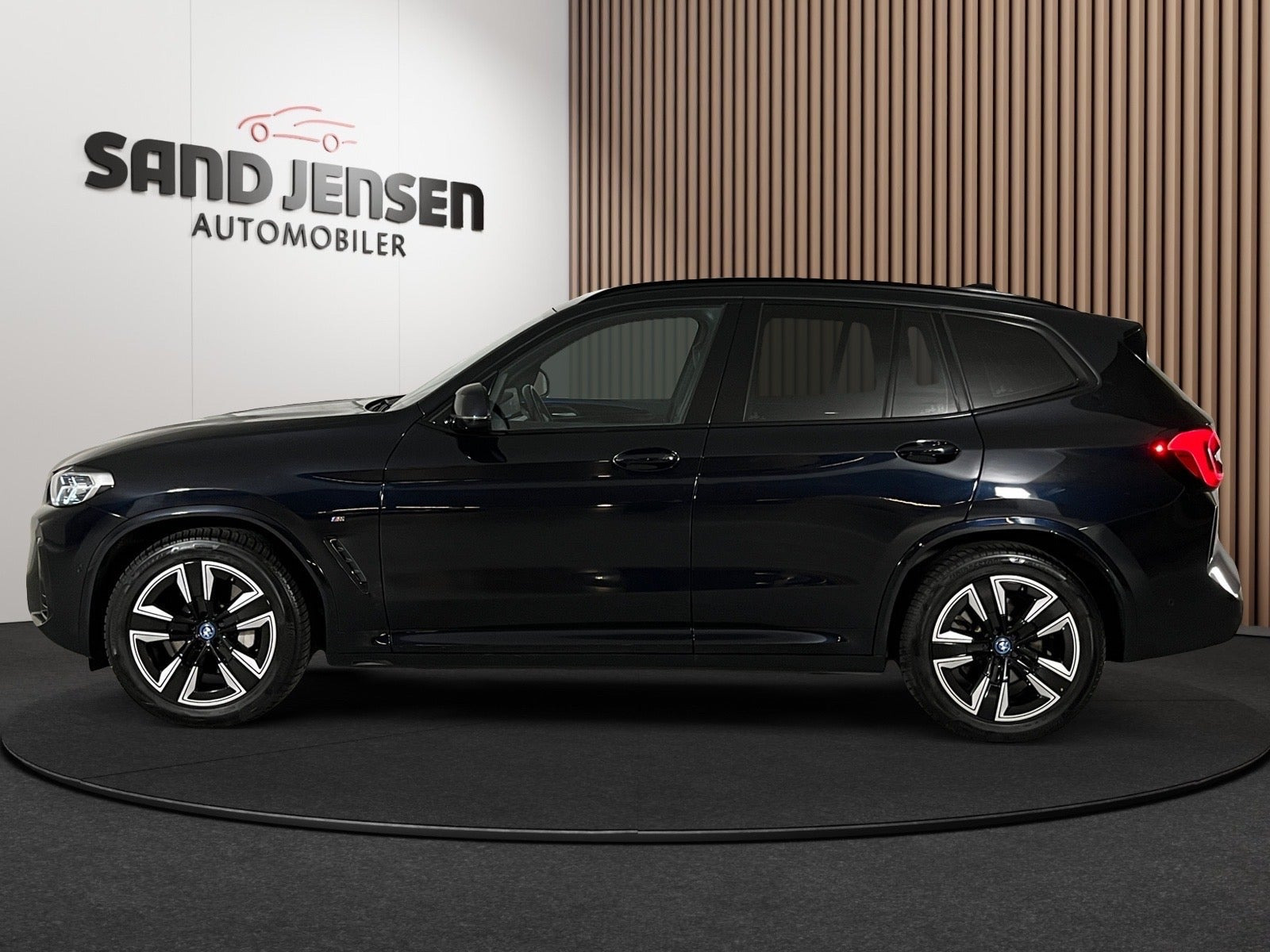 Sort BMW iX3 fra 2024