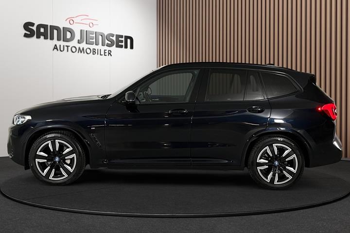 Sort BMW iX3 fra 2024