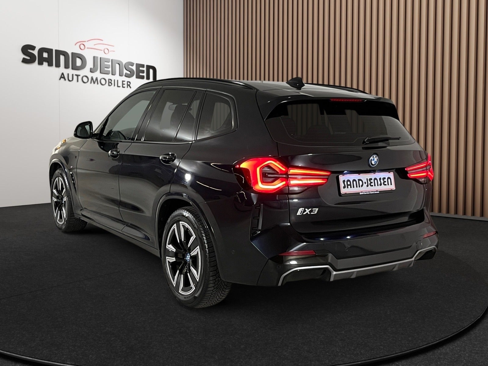 Sort BMW iX3 fra 2024