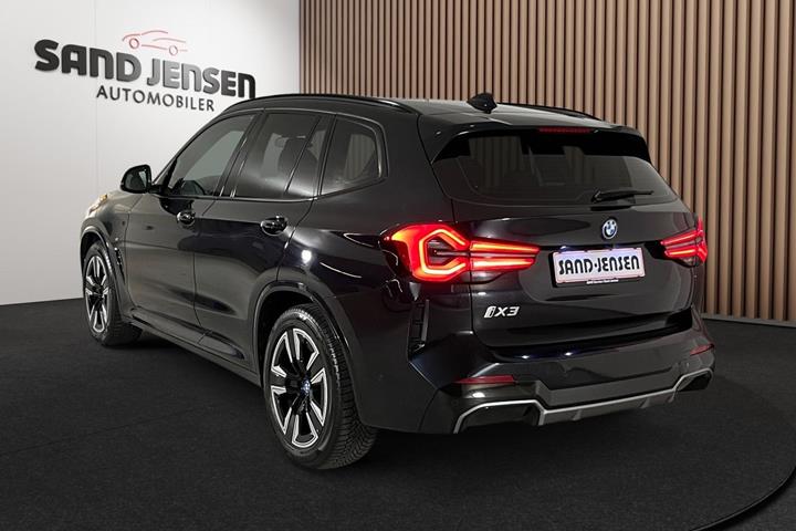 Sort BMW iX3 fra 2024