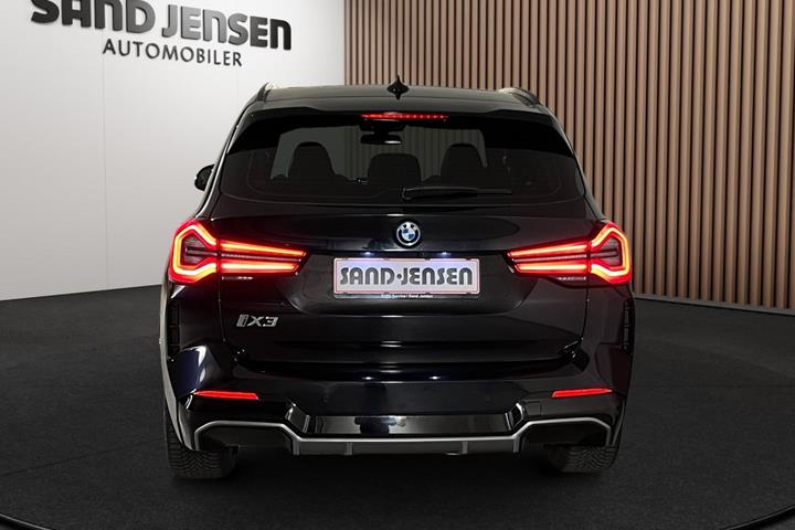 Sort BMW iX3 fra 2024