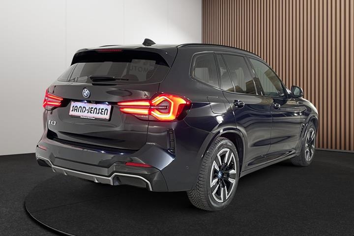 Sort BMW iX3 fra 2024
