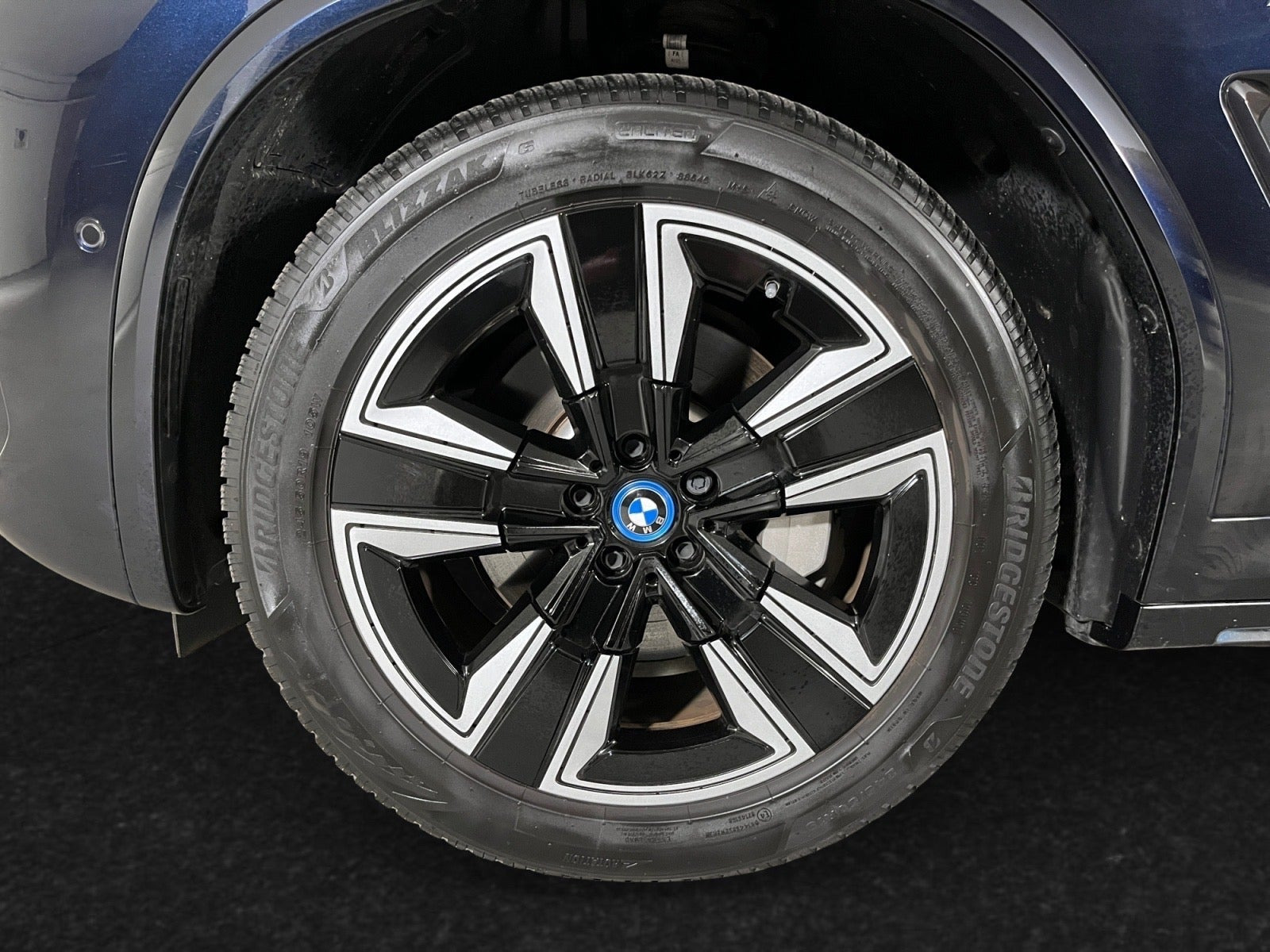 Sort BMW iX3 fra 2024