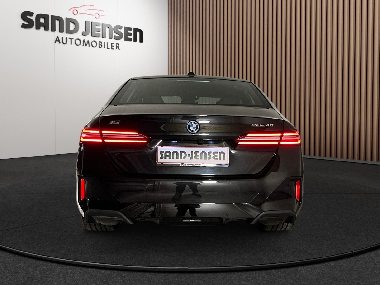 Sort BMW i5 fra 2025